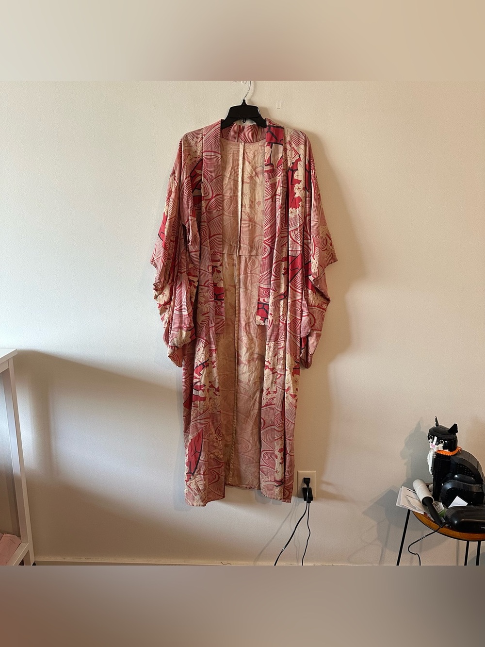 Vintage 60s 70s Pink Red Floral Swirl Japanese Silk Kimono